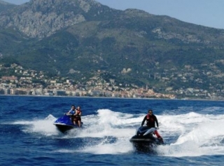  Uscita in moto d'acqua con gli amici a Mentone